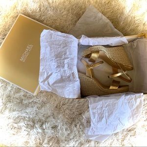 ✨Michael Kors Pale Gold Jill Wedge 8.5 ✨